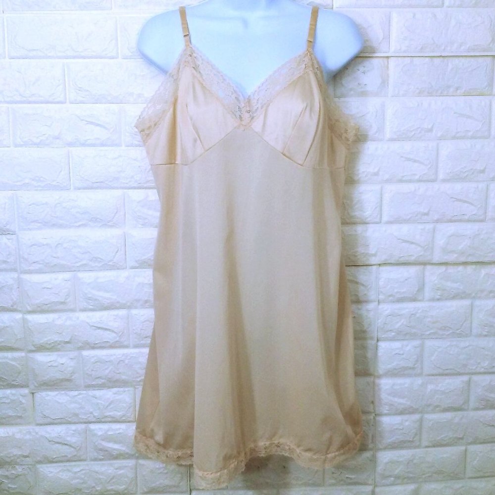 Vintage 60s-70s Lace Trim Full Slip-Dress -38 Empire Bodice Metal Buckles Beige